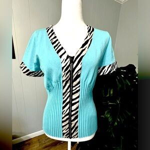 #9)  Fontana zipper front knit top Size medium